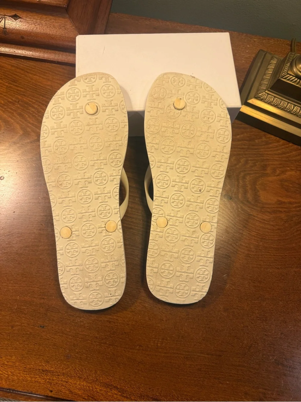 Tory Burch Cream Flip Flops Pink Red Floral Print Gold Logo Medallion Size 11